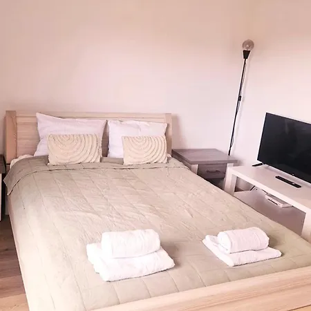 Justinrent Zolnierska 12 *