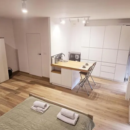 Justinrent Zolnierska 12