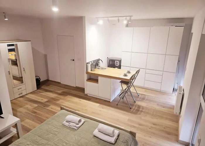 Justinrent Zolnierska 12